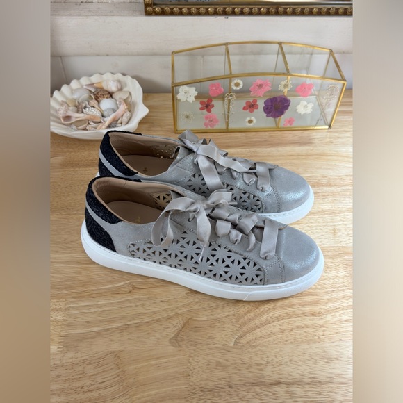 Clorinda Antinori Perforated Leather Zoey Lace Up Sneakers Size 39 Designer - Picture 5 of 9